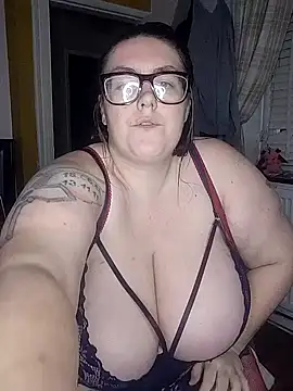 Snapshot of CummingStars98 chatting on 11.08.25 CummingStars98 online show from 11.08.25