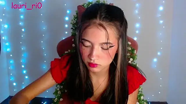 Snapshot of laurita_rico chatting on 02.15.25 laurita rico online show from 02.15.25