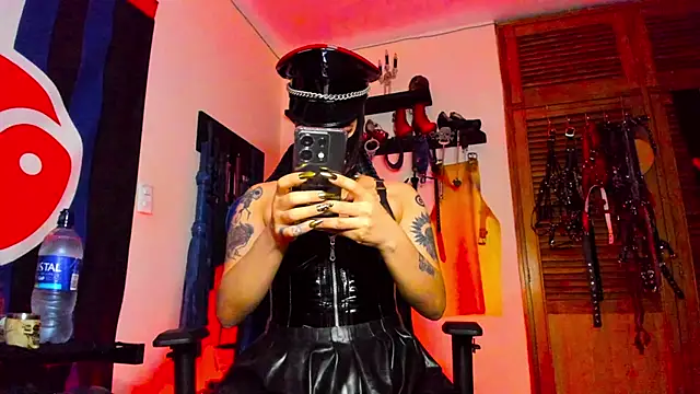 Snapshot of DominatrixBlue chatting on 01.10.25 DominatrixBlue online show from 01.10.25