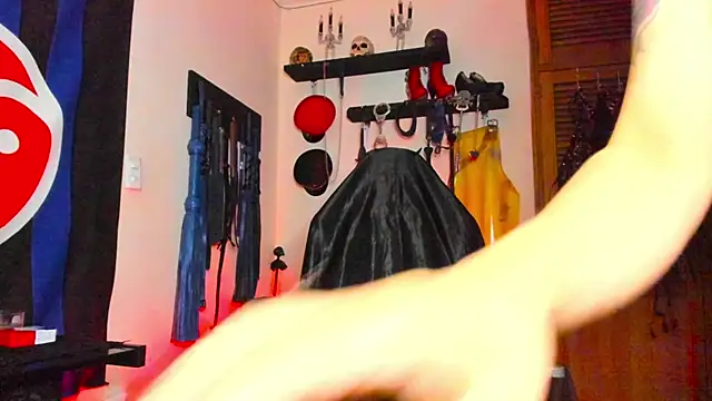 Snapshot of DominatrixBlue chatting on 01.12.25 DominatrixBlue online show from 01.12.25
