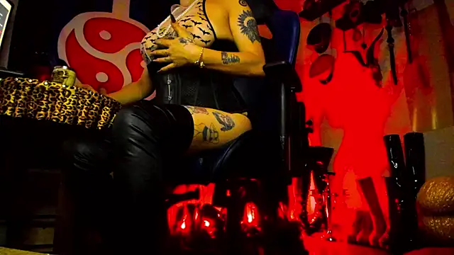 Snapshot of DominatrixBlue chatting on 02.10.25 DominatrixBlue online show from 02.10.25