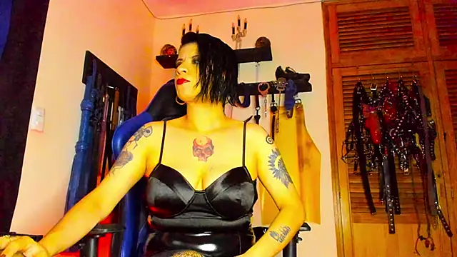 Snapshot of DominatrixBlue chatting on 03.14.25 DominatrixBlue online show from 03.14.25