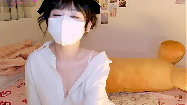 Snapshot of Embez-Damdang chatting on 12.24.24 Embez-Damdang online show from 12.24.24