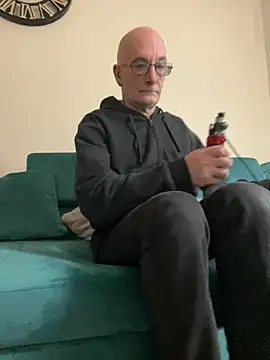 Snapshot of Sissy_Ambre chatting on 02.20.25 Sissy Ambre online show from 02.20.25