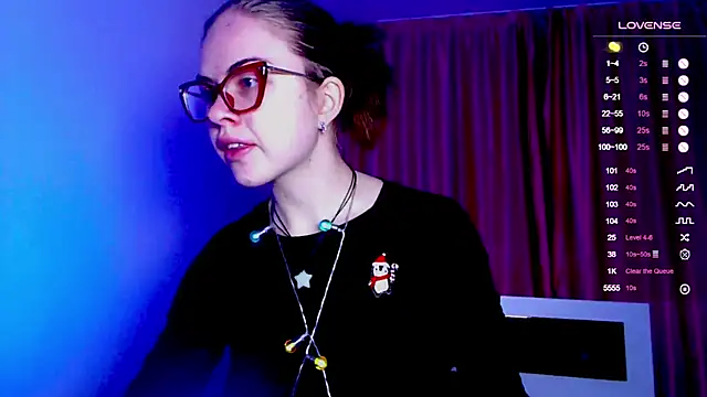 Snapshot of Sarah_HS chatting on 12.19.24 Sarah HS online show from 12.19.24