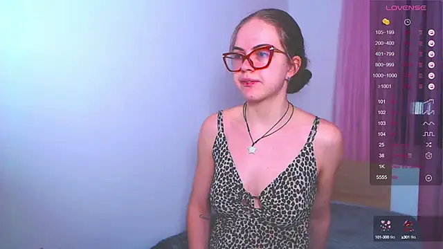 Snapshot of Sarah_HS chatting on 03.13.25 Sarah HS online show from 03.13.25