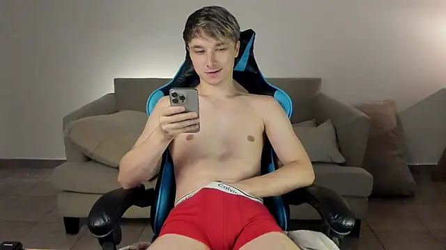 Snapshot of marcusmit chatting on 01.08.25 marcusmit online show from 01.08.25