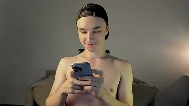 Snapshot of marcusmit chatting on 01.15.25 marcusmit online show from 01.15.25