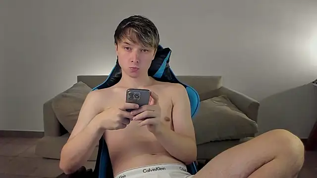 Snapshot of marcusmit chatting on 01.19.25 marcusmit online show from 01.19.25