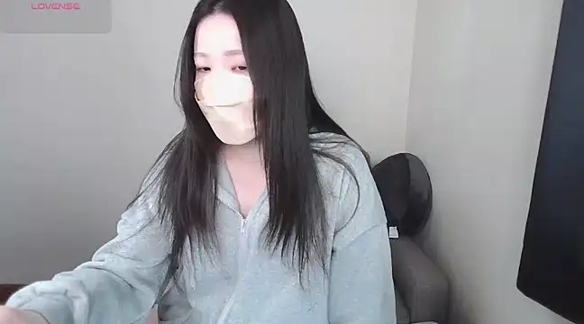 Snapshot of _NOA-chan_ chatting on 01.11.25  NOA-chan  online show from 01.11.25