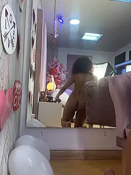 Snapshot of AlinaSweett chatting on 02.18.25 AlinaSweett online show from 02.18.25