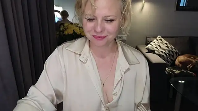 Snapshot of Gray_swann chatting on 02.19.25 Gray swann online show from 02.19.25