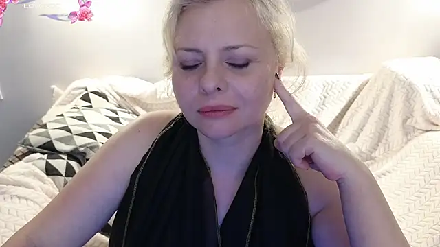 Snapshot of Gray_swann chatting on 03.07.25 Gray swann online show from 03.07.25