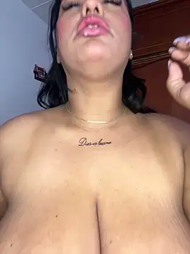 Snapshot of KorinaKovaa chatting on 03.10.25 KorinaKovaa online show from 03.10.25