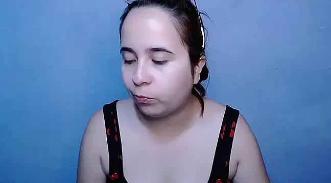 SubLayla01 online show from 01.30.25