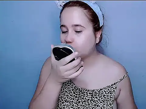 SubLayla01 online show from 10.17.25