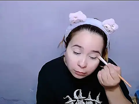 SubLayla01 online show from 11.13.25