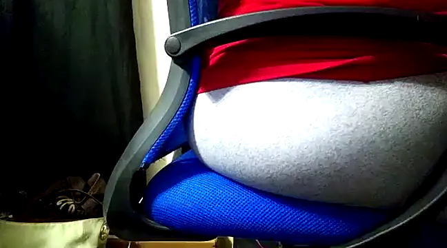 Snapshot of missthickness35_Pika chatting on 01.14.25 missthickness35 Pika online show from 01.14.25