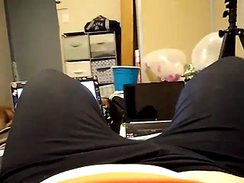 Snapshot of missthickness35_Pika chatting on 11.05.25 missthickness35 Pika online show from 11.05.25