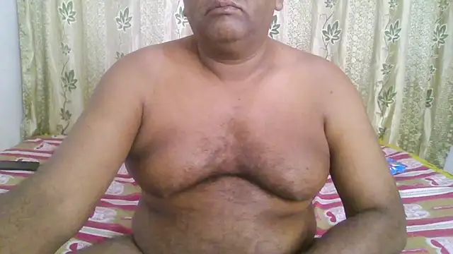 Snapshot of Beargryzzly chatting on 12.18.24 Beargryzzly online show from 12.18.24