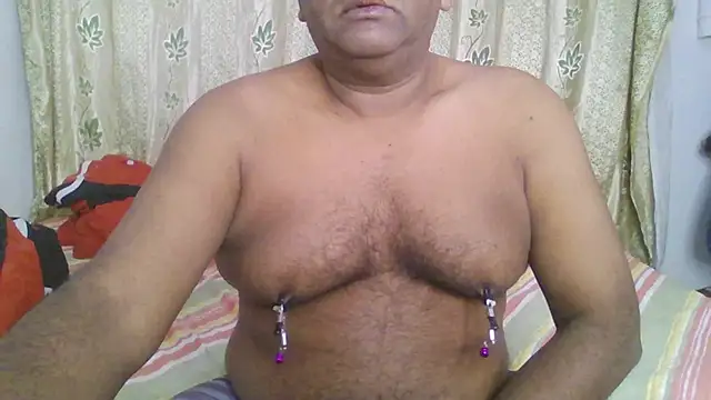 Snapshot of Beargryzzly chatting on 12.22.24 Beargryzzly online show from 12.22.24