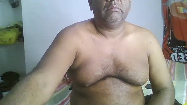 Snapshot of Beargryzzly chatting on 01.28.25 Beargryzzly online show from 01.28.25