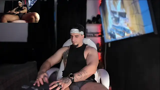 Snapshot of kingbear777 chatting on 12.12.24 kingbear777 online show from 12.12.24