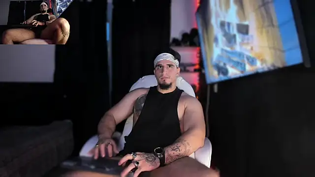 Snapshot of kingbear777 chatting on 12.22.24 kingbear777 online show from 12.22.24