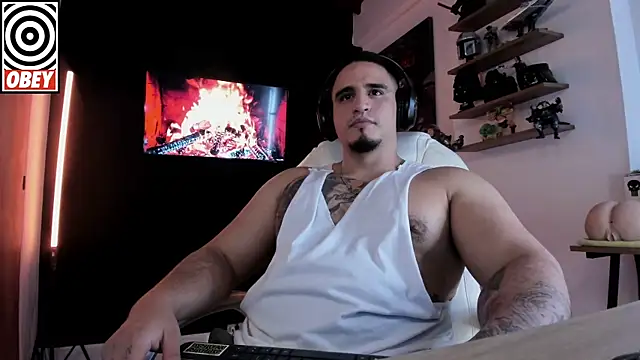 Snapshot of kingbear777 chatting on 10.04.25 kingbear777 online show from 10.04.25