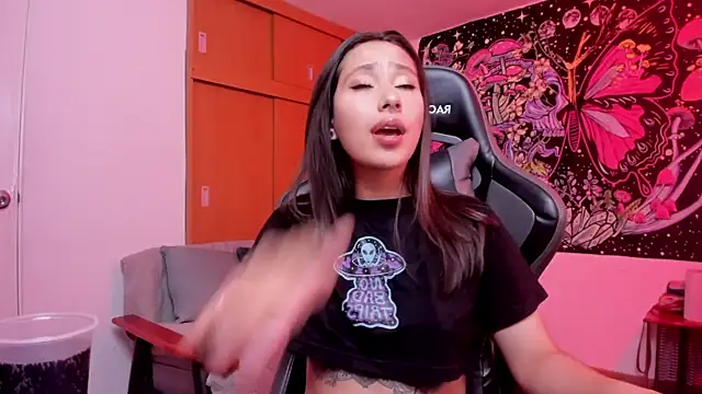 Snapshot of aciddollhell chatting on 02.07.26 aciddollhell online show from 02.07.26