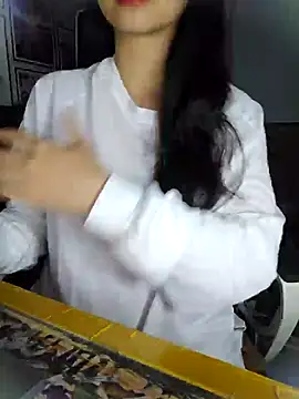 Snapshot of Suri_amabel chatting on 12.23.24 Suri amabel online show from 12.23.24