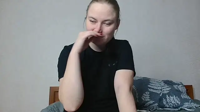 Snapshot of ElenaMaeer chatting on 01.10.25 ElenaMaeer online show from 01.10.25