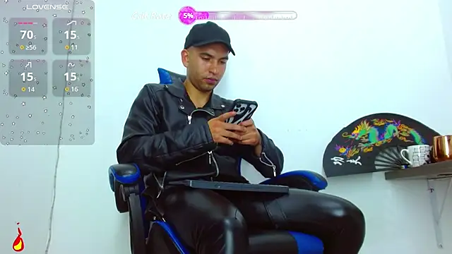 Snapshot of dorian_h_ chatting on 07.23.26 dorian h online show from 07.23.26