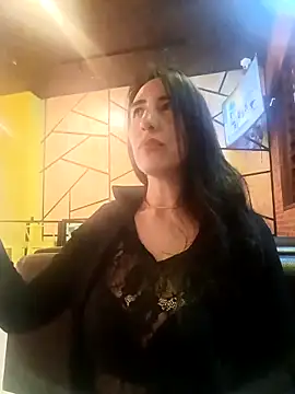 Snapshot of christine-x chatting on 09.18.25 christine-x online show from 09.18.25