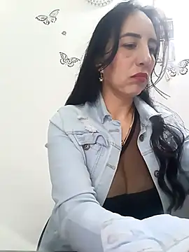 Snapshot of christine-x chatting on 12.20.25 christine-x online show from 12.20.25