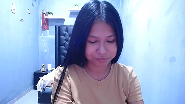 Snapshot of Letty_Plugxo chatting on 05.11.26 Letty Plugxo online show from 05.11.26