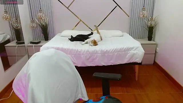 LenaRoses online show from 09.13.25