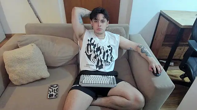 Snapshot of Markuss_b chatting on 02.05.25 Markuss b online show from 02.05.25