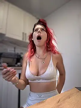 RiriRoseey online show from 10.08.25