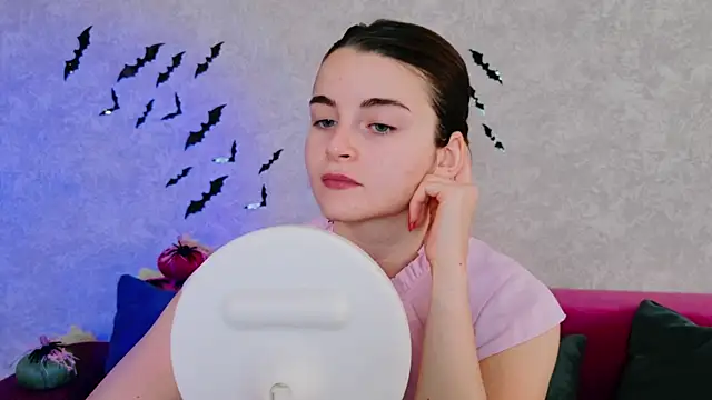 Miss Arwen online show from 10.14.25