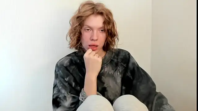 StellaDavis online show from 10.02.25