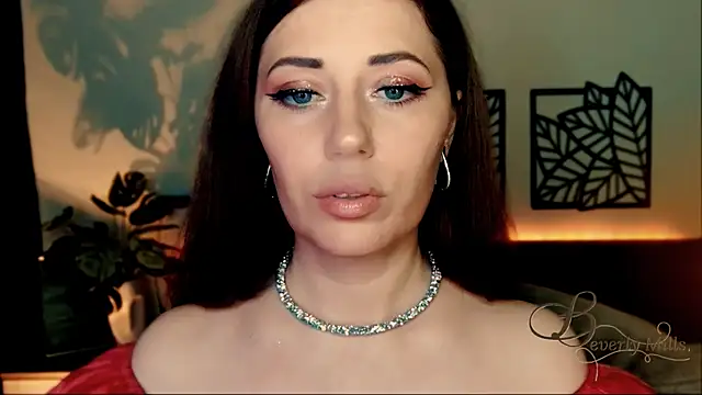 MissBeverlyMills online show from 12.07.24