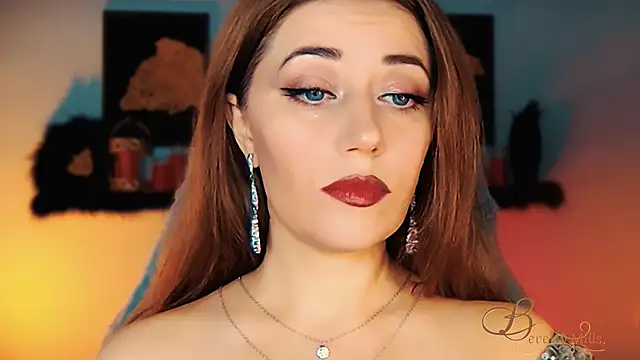 MissBeverlyMills online show from 11.10.25