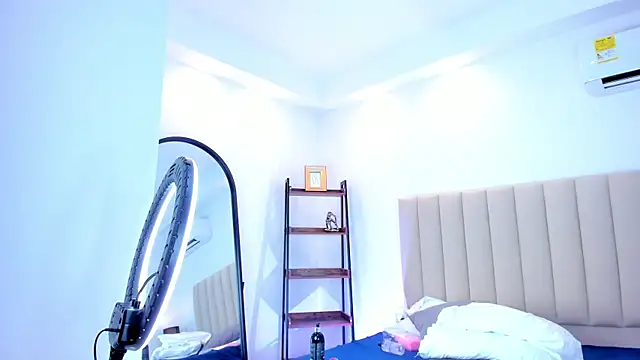 Snapshot of LindaRey_ chatting on 01.19.25 LindaRey  online show from 01.19.25