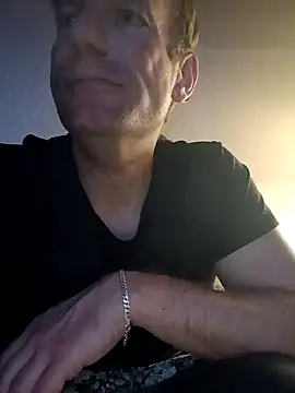 Snapshot of MArciQuarky chatting on 02.14.25 MArciQuarky online show from 02.14.25