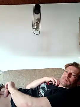 Snapshot of MArciQuarky chatting on 02.18.25 MArciQuarky online show from 02.18.25