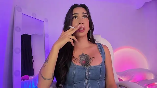 Snapshot of JulietaBomGV chatting on 12.15.24 JulietaBomGV online show from 12.15.24