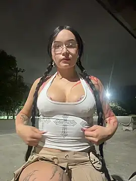 Snapshot of Electra_doll_ chatting on 10.21.25 Electra doll online show from 10.21.25