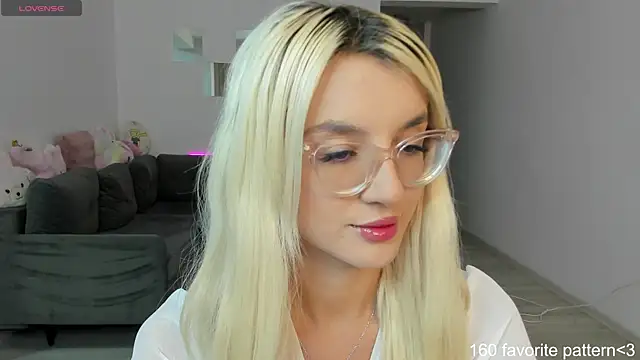 Snapshot of LovelyBianca chatting on 09.14.25 LovelyBianca online show from 09.14.25