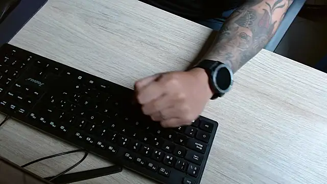 Snapshot of hans_ro chatting on 10.08.25 hans ro online show from 10.08.25